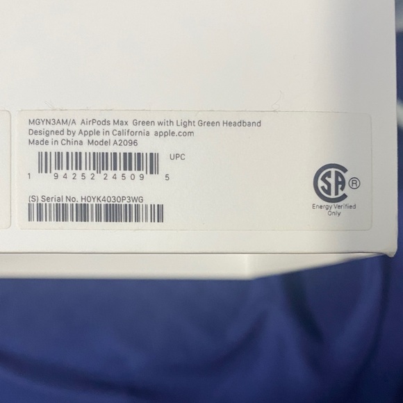 Apple AirPods Max 1st Gen in Green & White w/ Protective Case (Connection Issue) - Picture 2 of 5